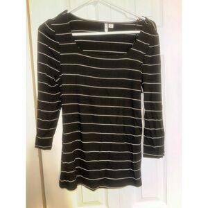 Black and white striped quarter sleeve